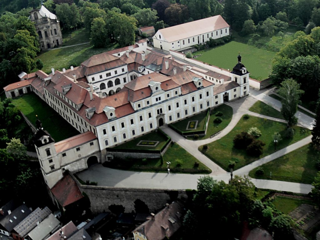 ZÁMEK RYCHNOV NAD KNĚZNOU