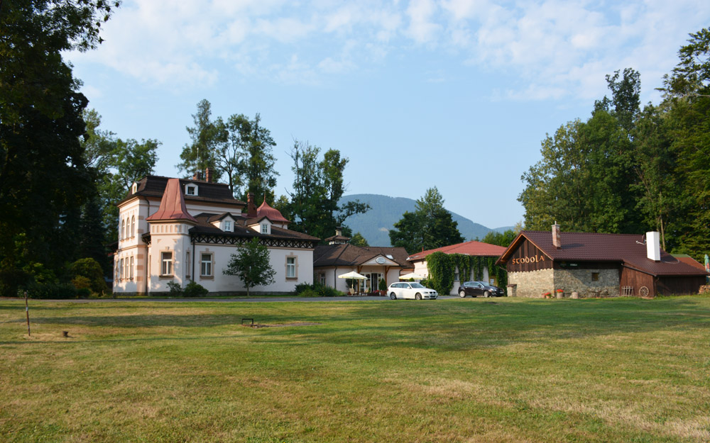HOTEL ZÁMEČEK - ČELADNÁ