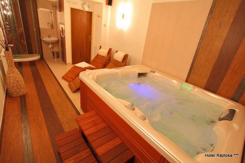 WELLNESS HOTELU RÁZTOKA
