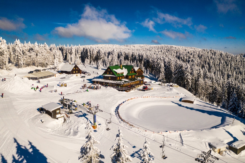 SKI AREL PAPRSEK U STARHO MSTA POD SN̎NKEM