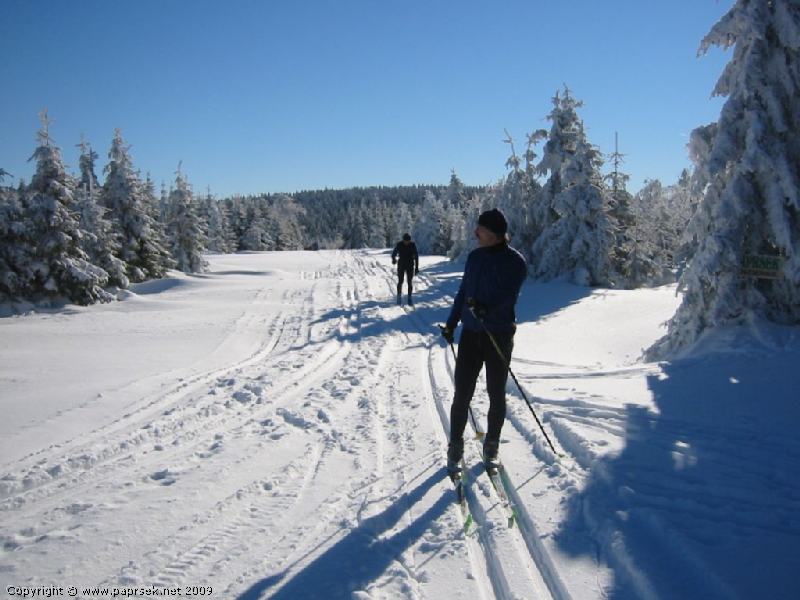 SKI AREÁL PAPRSEK U STARÉHO MĚSTA POD SNĚŽNÍKEM