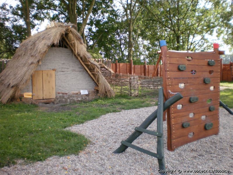 Dětského hřiště - Keltské oppidum jako dětské hřiště a skanzen