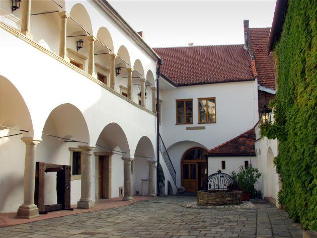 Nádvoří