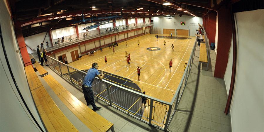 SPORTOVN� HALA HUSTOPE�E
